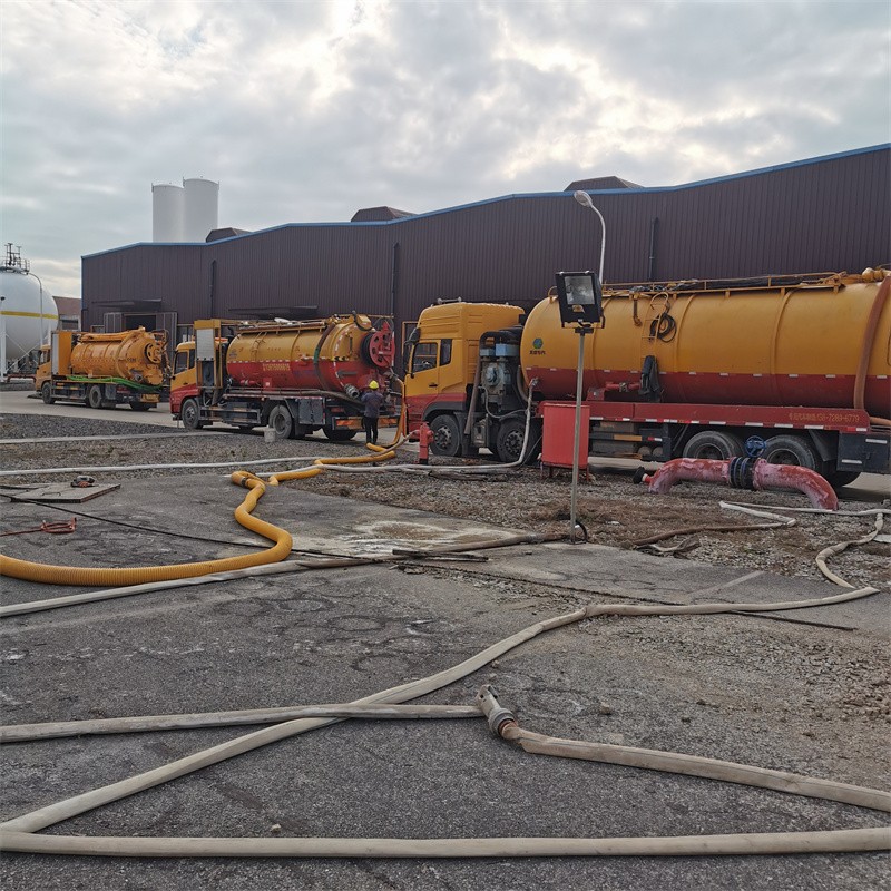 罗城污水池清理